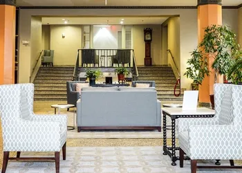 Grand Eastonian Hotel & Suites hotel thumbnail 4
