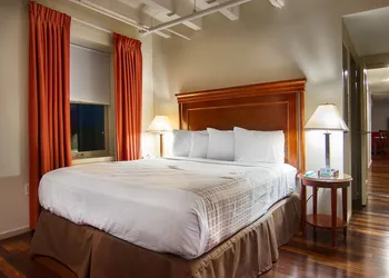 Grand Eastonian Hotel & Suites hotel thumbnail 7