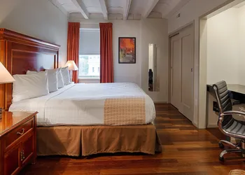Grand Eastonian Hotel & Suites hotel thumbnail 8