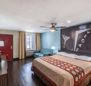 Super 8 by Wyndham Austin University/Downtown Area hotel detail image 4