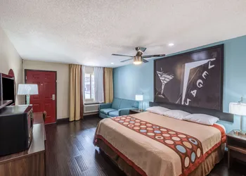 Super 8 by Wyndham Austin University/Downtown Area hotel thumbnail 4
