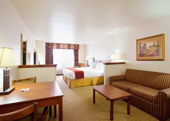 Holiday Inn Express & Suites Mattoon by IHG hotel thumbnail 4