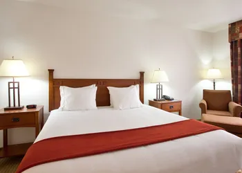Holiday Inn Express & Suites Mattoon by IHG hotel thumbnail 5