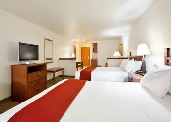 Holiday Inn Express & Suites Mattoon by IHG hotel thumbnail 6