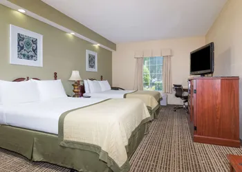 Baymont by Wyndham Lakeland hotel thumbnail 3