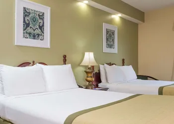 Baymont by Wyndham Lakeland hotel thumbnail 4