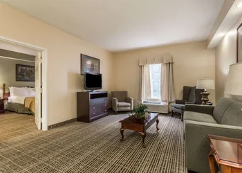 Baymont by Wyndham Lakeland hotel thumbnail 5
