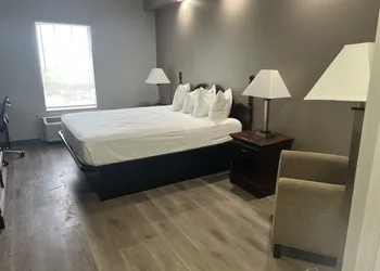 Baymont by Wyndham Lakeland hotel thumbnail 7