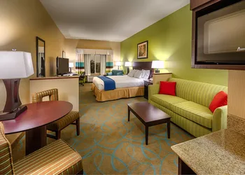 Holiday Inn Express Hotel & Suites Red Bluff-South Redding by IHG hotel thumbnail 2