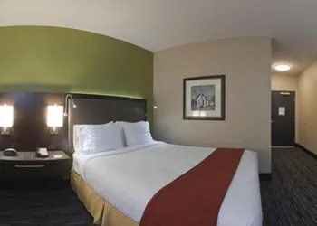 Holiday Inn Express Hotel & Suites Fulton by IHG hotel thumbnail 3