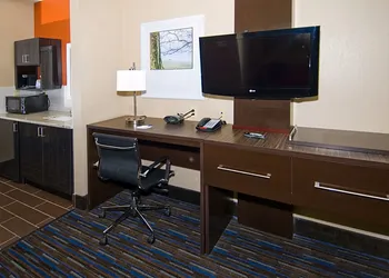 Holiday Inn Express Hotel & Suites Fulton by IHG hotel thumbnail 6