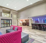 La Quinta Inn & Suites by Wyndham Denison - N. Lake Texoma hotel detail image 3