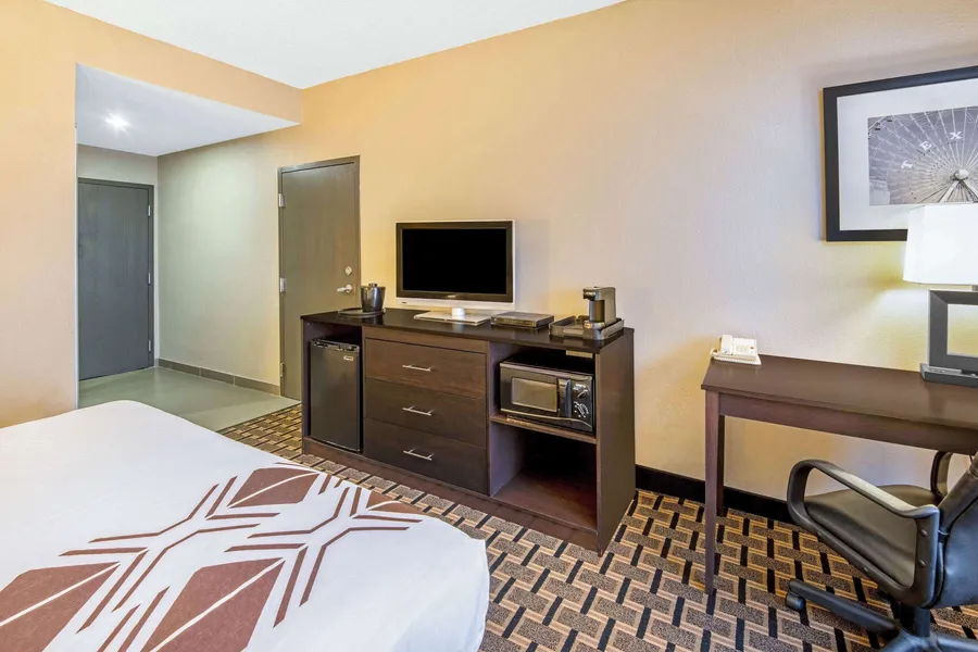 La Quinta Inn & Suites by Wyndham Denison - N. Lake Texoma hotel detail image 6