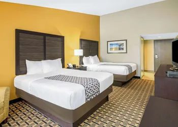 La Quinta Inn & Suites by Wyndham Denison - N. Lake Texoma hotel thumbnail 7