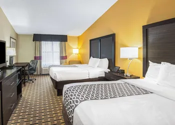 La Quinta Inn & Suites by Wyndham Denison - N. Lake Texoma hotel thumbnail 8