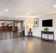 Comfort Suites Forsyth near I-75 hotel detail image 4