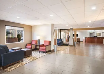 Comfort Suites Forsyth near I-75 hotel thumbnail 5