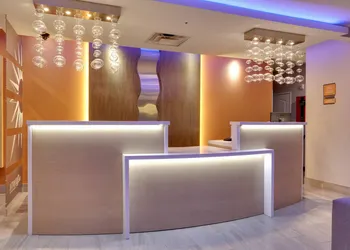 La Quinta Inn & Suites by Wyndham Dallas Love Field hotel thumbnail 3
