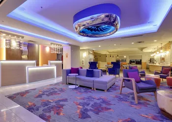 La Quinta Inn & Suites by Wyndham Dallas Love Field hotel thumbnail 4