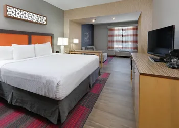 La Quinta Inn & Suites by Wyndham Dallas Love Field hotel thumbnail 7