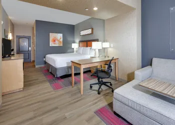 La Quinta Inn & Suites by Wyndham Dallas Love Field hotel thumbnail 8