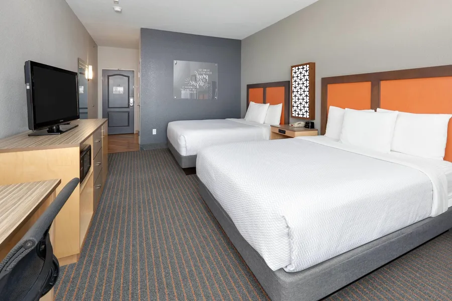 La Quinta Inn & Suites by Wyndham Dallas Love Field hotel detail image 6