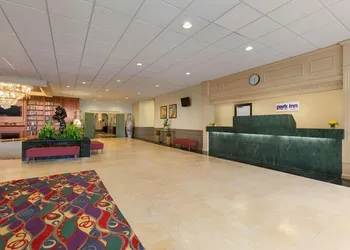 Park Inn by Radisson Sharon hotel thumbnail 4