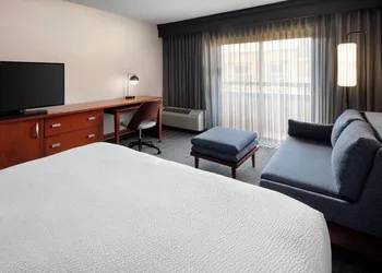 Courtyard by Marriott Bakersfield hotel thumbnail 6