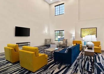 Comfort Suites Bastrop hotel thumbnail 3