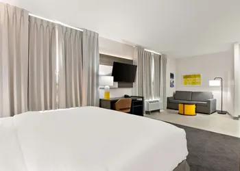 Comfort Suites Bastrop hotel thumbnail 7