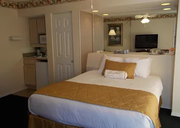 The Suites at Fall Creek hotel thumbnail 5