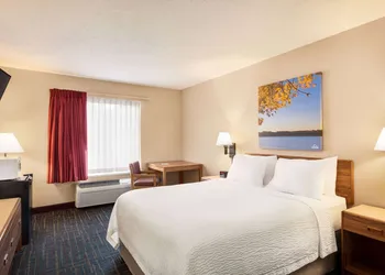 Days Inn by Wyndham Hurley hotel thumbnail 3