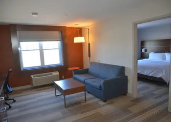 Holiday Inn Express & Suites Rochester by IHG hotel thumbnail 3