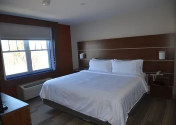 Holiday Inn Express & Suites Rochester by IHG hotel thumbnail 5