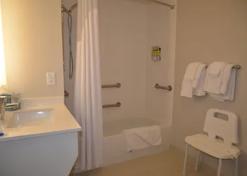 Holiday Inn Express & Suites Rochester by IHG hotel thumbnail 6
