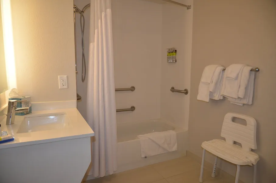 Holiday Inn Express & Suites Rochester by IHG hotel detail image 6