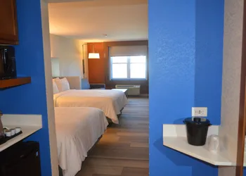 Holiday Inn Express & Suites Rochester by IHG hotel thumbnail 7