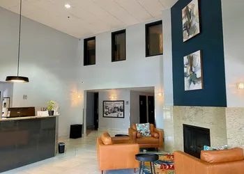 Super 8 by Wyndham Lachenaie/Terrebonne hotel thumbnail 3