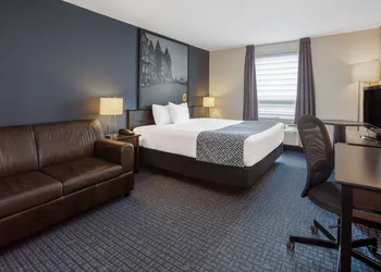 Super 8 by Wyndham Lachenaie/Terrebonne hotel thumbnail 5