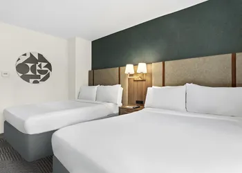 Holiday Inn Manhattan 6th Ave - Chelsea by IHG hotel thumbnail 8