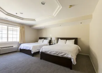 Wilshire Crest Hotel Los Angeles hotel thumbnail 3