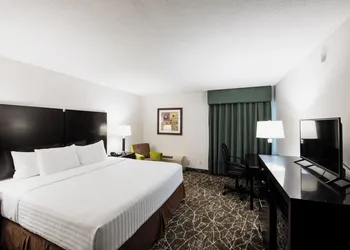 The Garden Executive Hotel hotel thumbnail 6