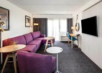 Crowne Plaza Milwaukee Airport by IHG hotel thumbnail 3