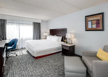 Crowne Plaza Milwaukee Airport by IHG hotel thumbnail 5