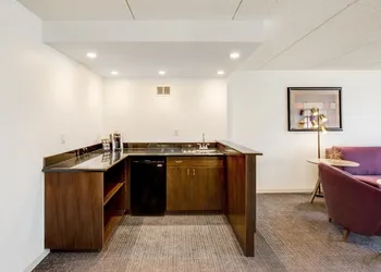 Crowne Plaza Milwaukee Airport by IHG hotel thumbnail 6