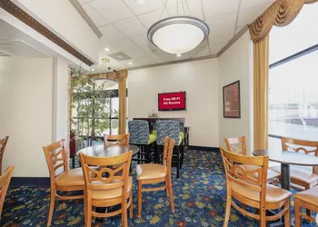 Red Roof Inn & Suites Macon hotel thumbnail 3