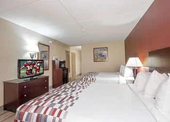Red Roof Inn & Suites Macon hotel thumbnail 6