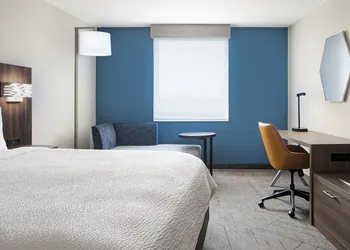 Holiday Inn Express Dallas Medical-Market Center by IHG hotel thumbnail 7