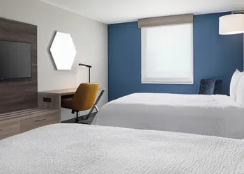 Holiday Inn Express Dallas Medical-Market Center by IHG hotel thumbnail 8