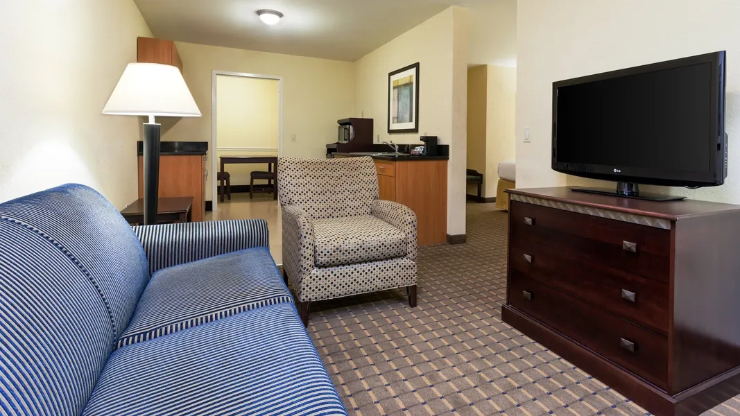Holiday Inn Express & Suites Allentown West by IHG hotel detail image 6